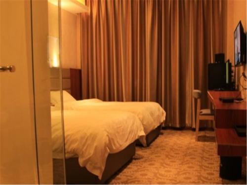 Вэйнань: Longyue Hotel Huayin
