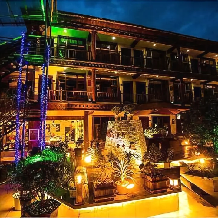 Шангри-Ла: Shangri-La Lisi Man guishi gong yang Homestay