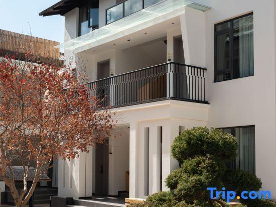 Шангри-Ла: Shangri-La Lisi Man guishi gong yang Homestay
