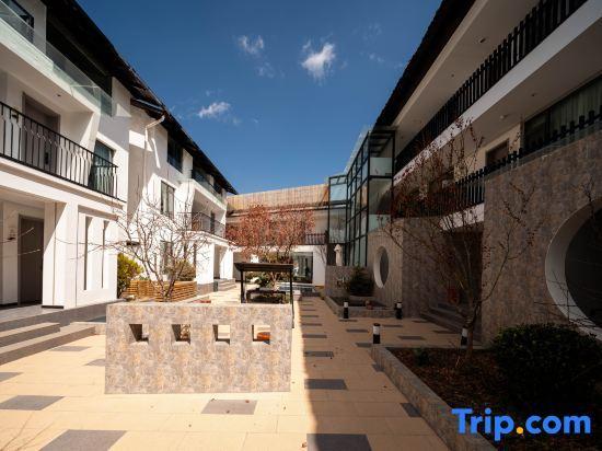 Шангри-Ла: Shangri-La Lisi Man guishi gong yang Homestay