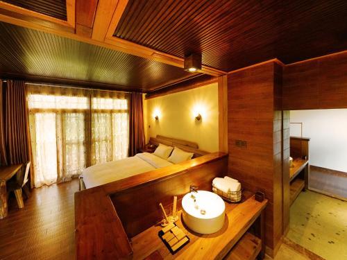 Цзинхун: Shala Hotel