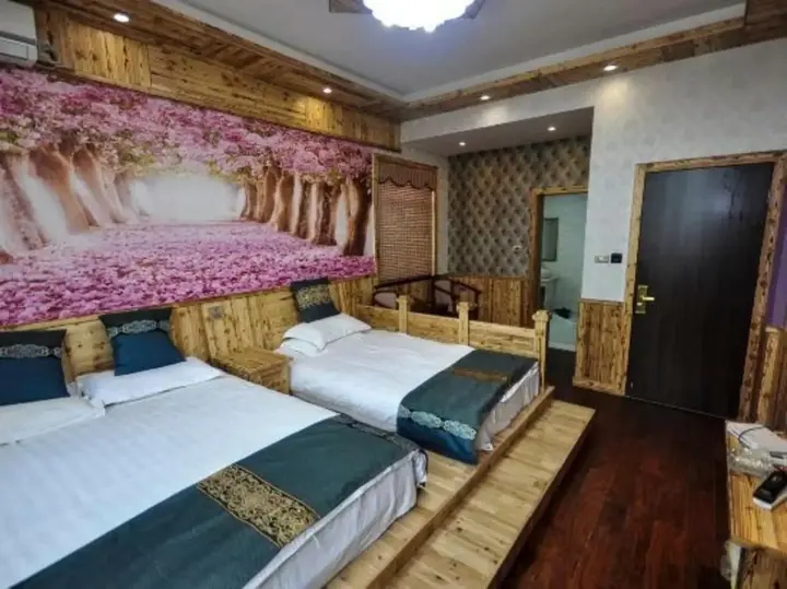 Цзясинь: Huan He Hostel