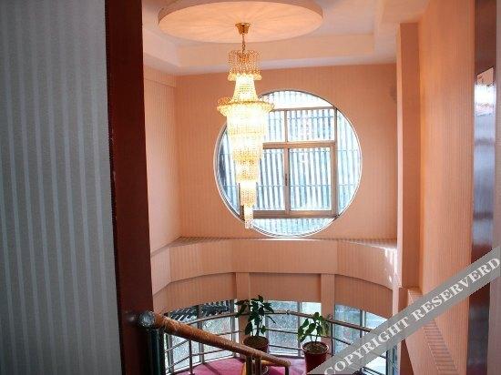 Шиянь: Yahong Business Hotel