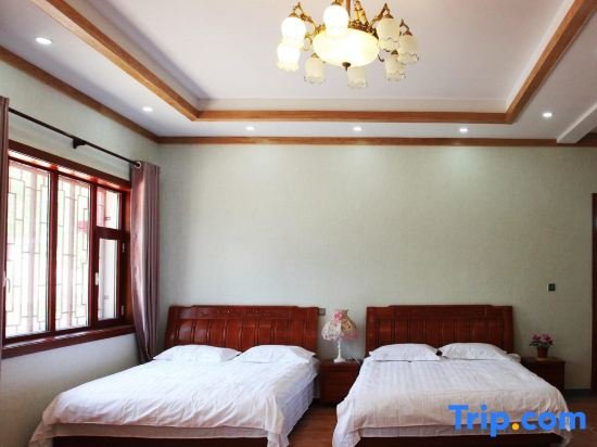Чжунвэй: Moon Manor Hotel