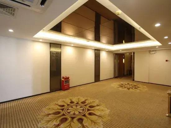 Чжаоцин: New World Hotel Huaiji
