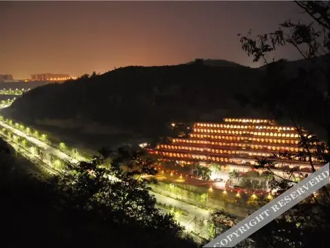 Яньань: Yan'an Heritage Cave Hotel