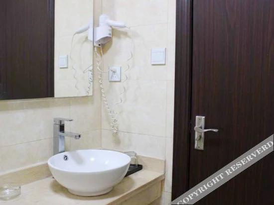 Шаогуань: Yueliangwan Holiday Hotel