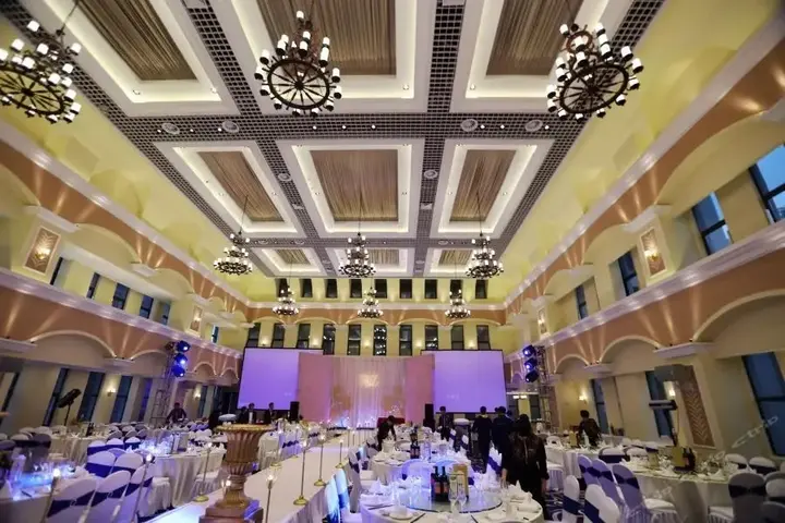 Нинбо: Rezen Hotel Wanda Plaza Tianwei Art Hotel