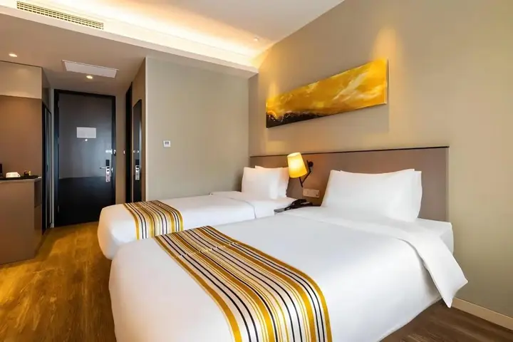 Харбин: Home Inn Plus (Harbin Central Street)