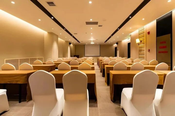 Харбин: Home Inn Plus (Harbin Central Street)