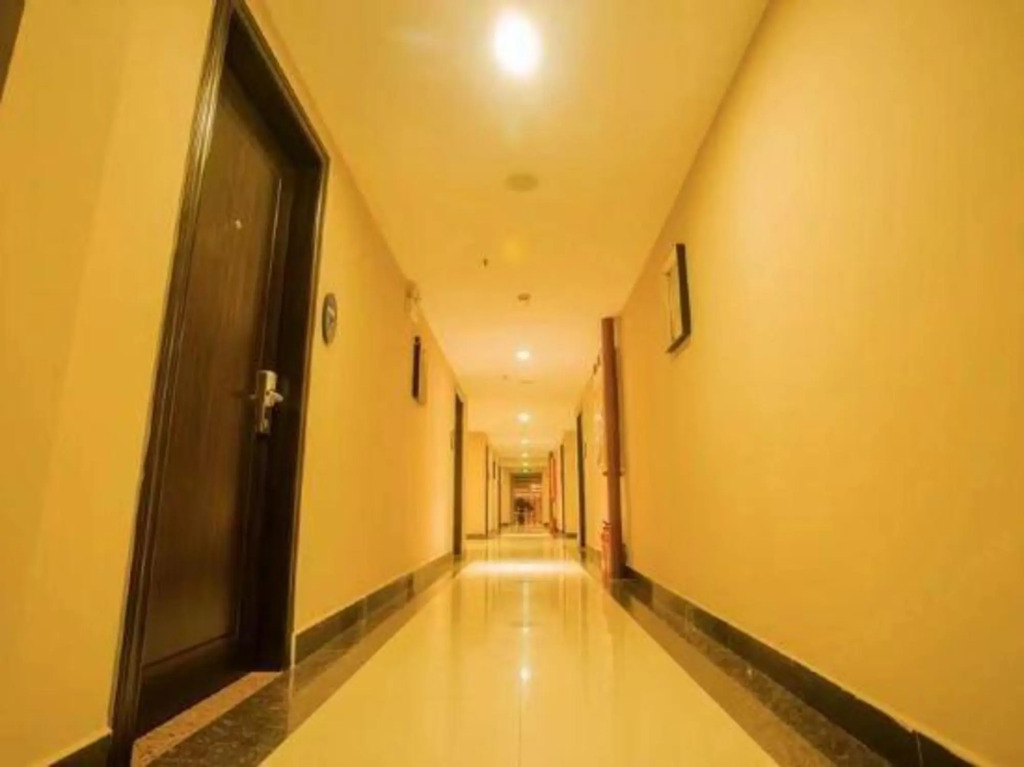 Юньфу: Shidai Holiday Hotel