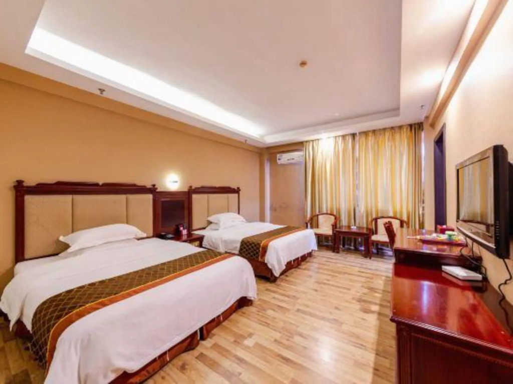 Юньфу: Shidai Holiday Hotel