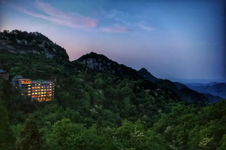 Шиянь: Top Zero Hotel