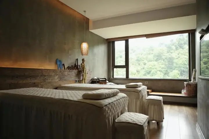 Шиянь: Top Zero Hotel
