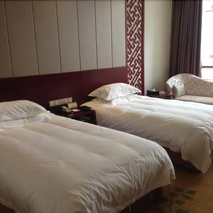 Дунъян: Dongyang Garden Hotel