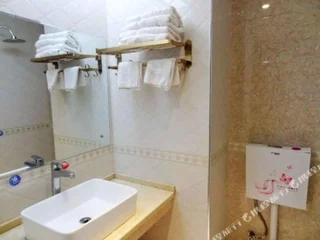 Хуайхуа: Romantic Holiday Hotel