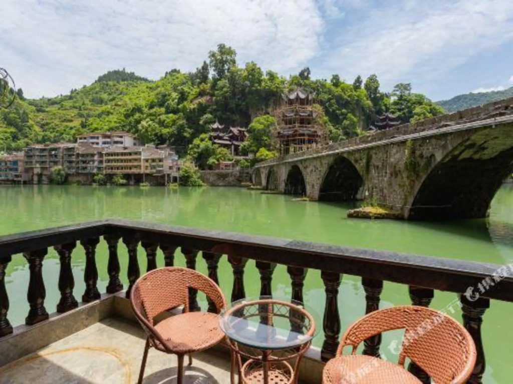 Уян: Wushi Ju | Zhenyuan Ancient Town Riverside Homestay