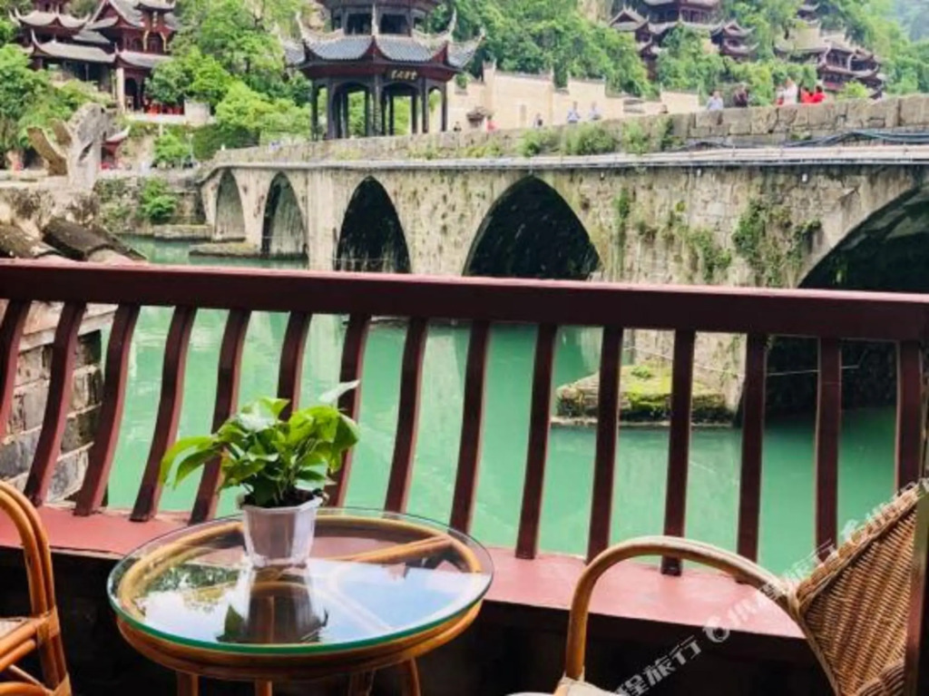 Уян: Wushi Ju | Zhenyuan Ancient Town Riverside Homestay