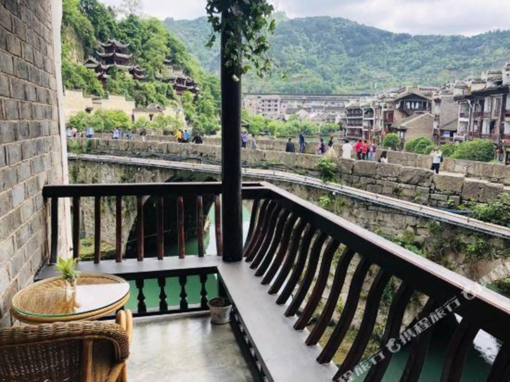 Уян: Wushi Ju | Zhenyuan Ancient Town Riverside Homestay
