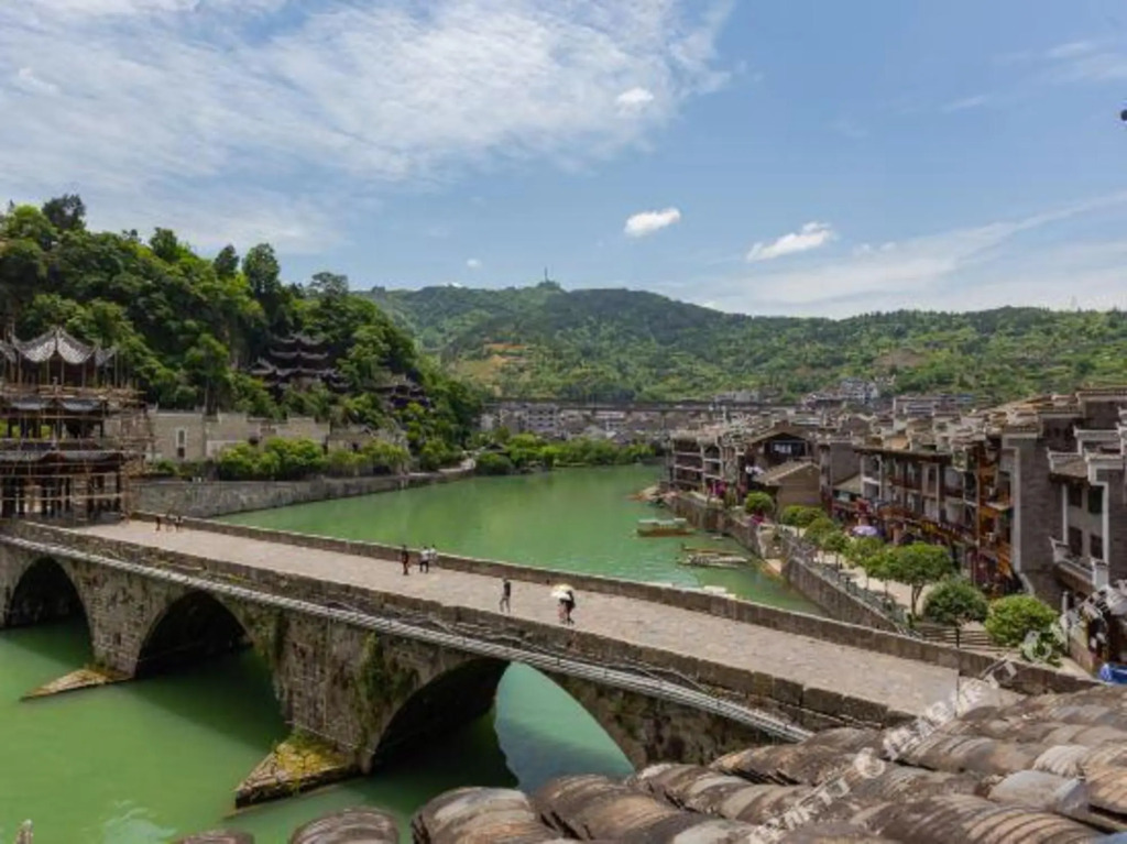 Уян: Wushi Ju | Zhenyuan Ancient Town Riverside Homestay