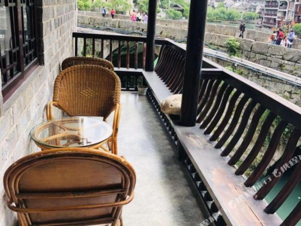 Уян: Wushi Ju | Zhenyuan Ancient Town Riverside Homestay