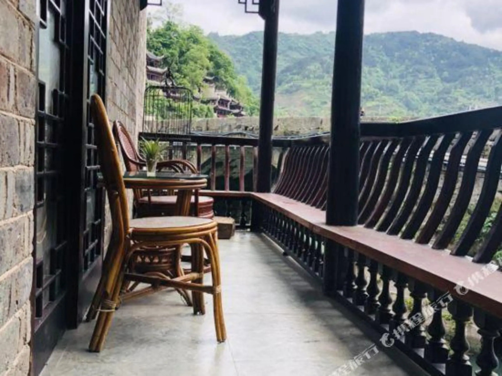 Уян: Wushi Ju | Zhenyuan Ancient Town Riverside Homestay