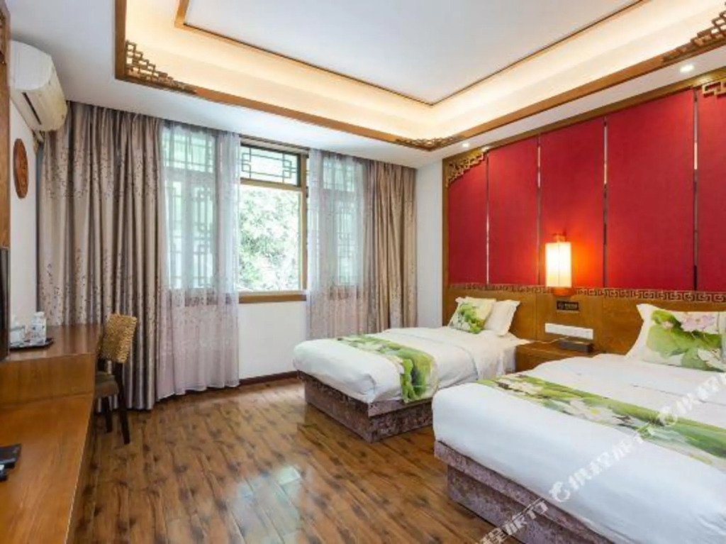 Уян: Wushi Ju | Zhenyuan Ancient Town Riverside Homestay