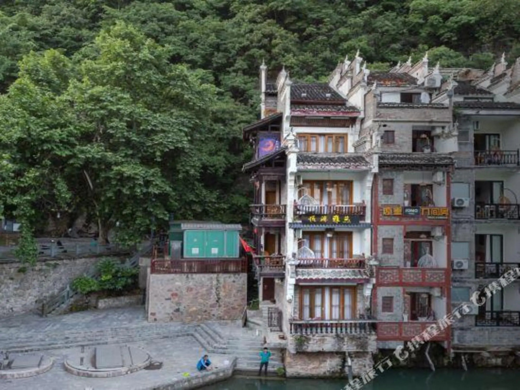 Уян: Wushi Ju | Zhenyuan Ancient Town Riverside Homestay