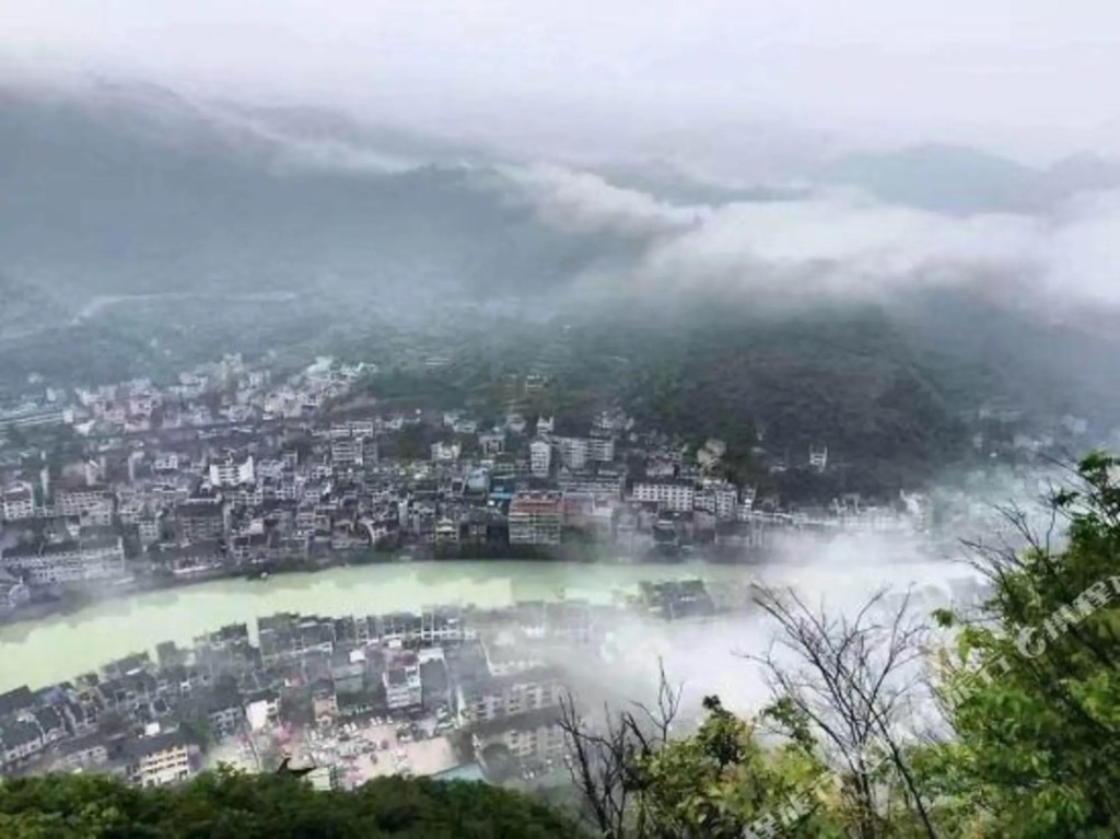 Wushi Ju | Zhenyuan Ancient Town Riverside Homestay — фото 4