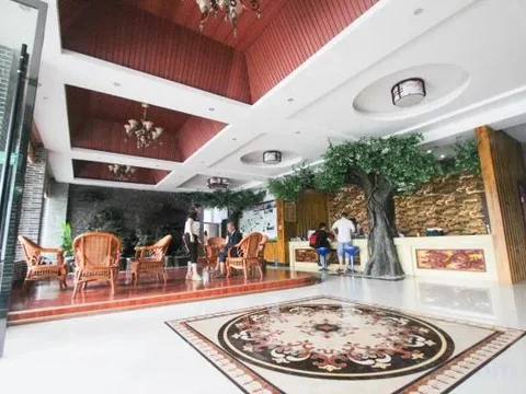 Чжанцзяцзе: Green Hotel