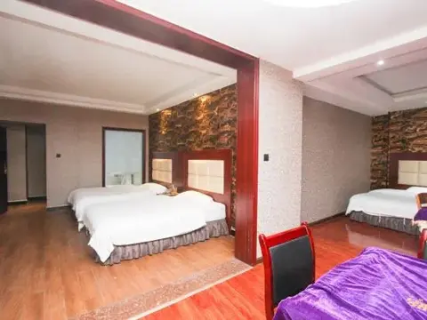 Чжанцзяцзе: Green Hotel