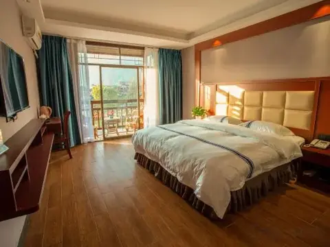 Чжанцзяцзе: Green Hotel