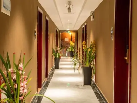 Чжанцзяцзе: Green Hotel
