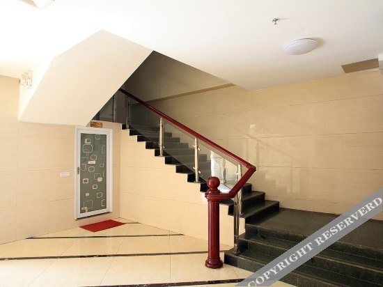 Йиян: Sanchuan Theme Hotel