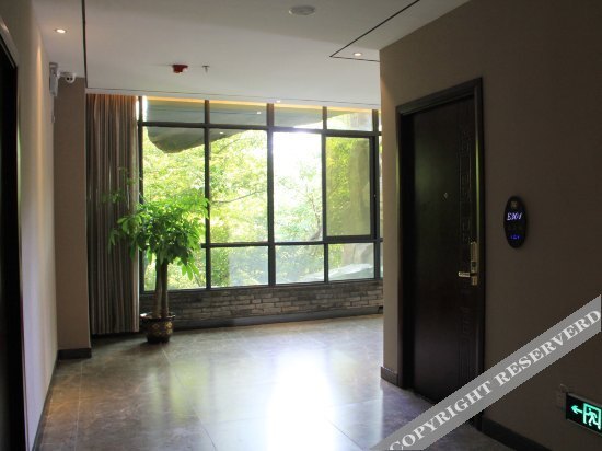 Наньнин: Longmen Shuidu Yangxin Valley Hot Spring Hotel