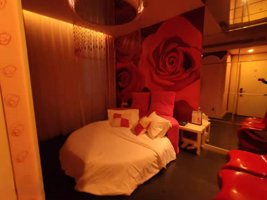 Паниин: Jinji Holiday Hotel