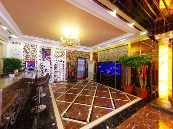Паниин: I Do Theme Hotel