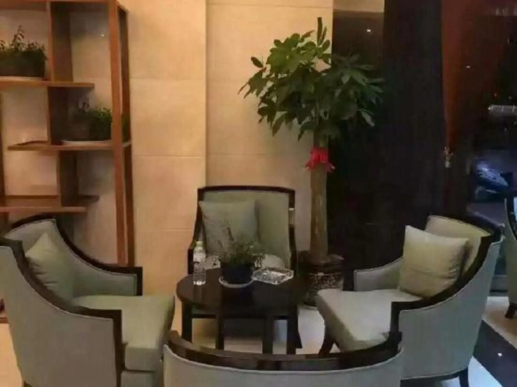 Шаоксинг: Zuiyi City Garden Hotel (Shaoxing East Station Wanhe City)