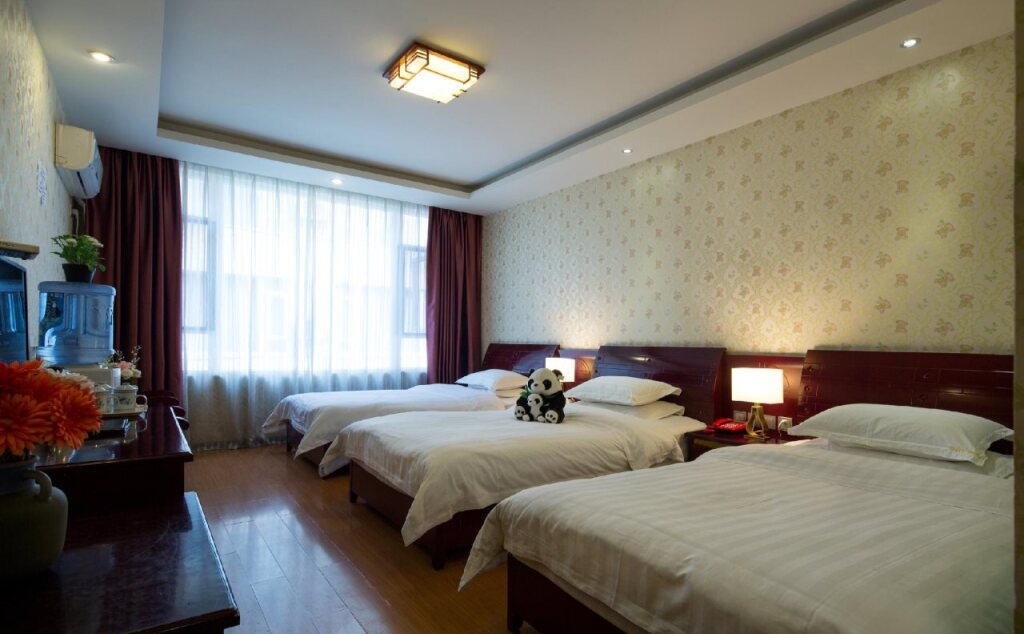 Лешан: Mount Emei Happy Hotel