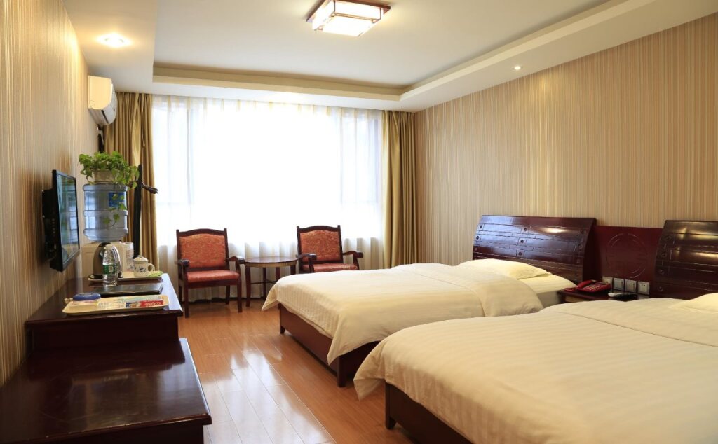 Лешан: Mount Emei Happy Hotel