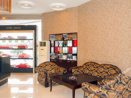 Наньтун: Huangchu Business Hotel