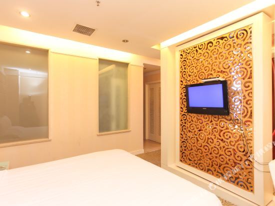 Наньтун: Huangchu Business Hotel