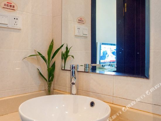 Наньтун: Huangchu Business Hotel