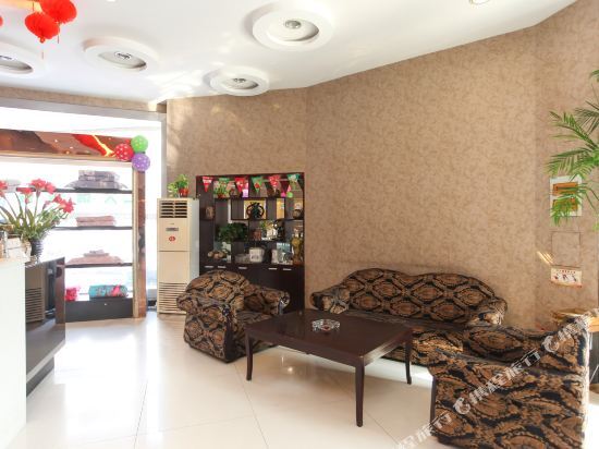 Наньтун: Huangchu Business Hotel