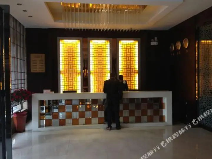 Лунъянь: Yufeng Business Hotel