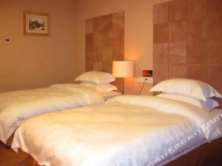Лунъянь: Yufeng Business Hotel