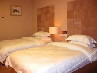 Лунъянь: Yufeng Business Hotel