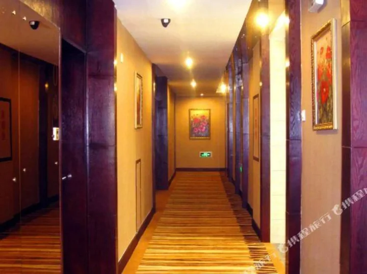 Лунъянь: Yufeng Business Hotel
