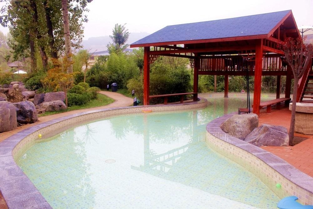 Вэйнань: Shengtang Yishe Hot Spring Resort Hotel