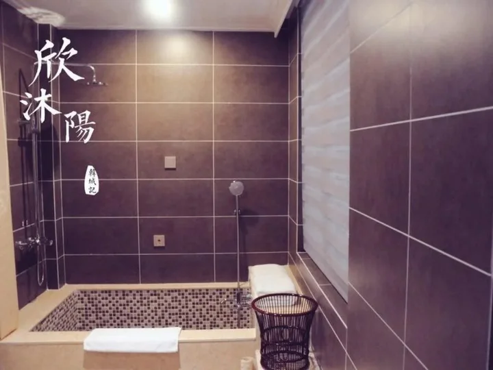 Вэйнань: Shengtang Yishe Hot Spring Resort Hotel